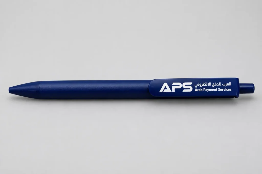 قلم كحلي بشعار APS — منظر جانبي